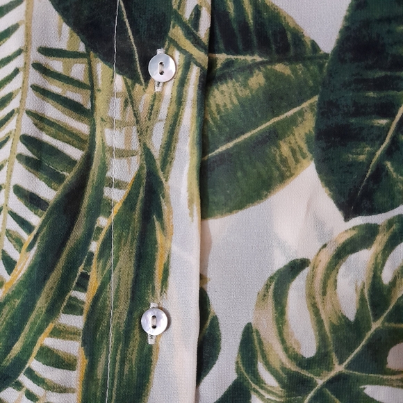 ● H&M | Sleeveless semi sheer Palm Leaf Botton Up - Picture 6 of 13